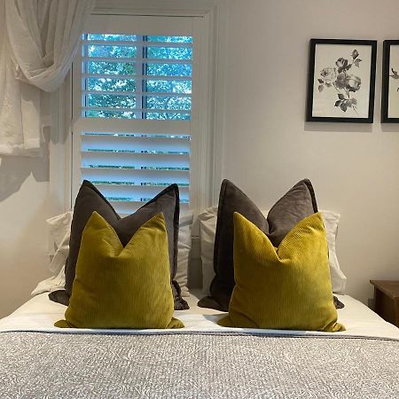 Clearbrooke Gem- Bright Private Bedroom Close To Yyz Торонто Екстер'єр фото