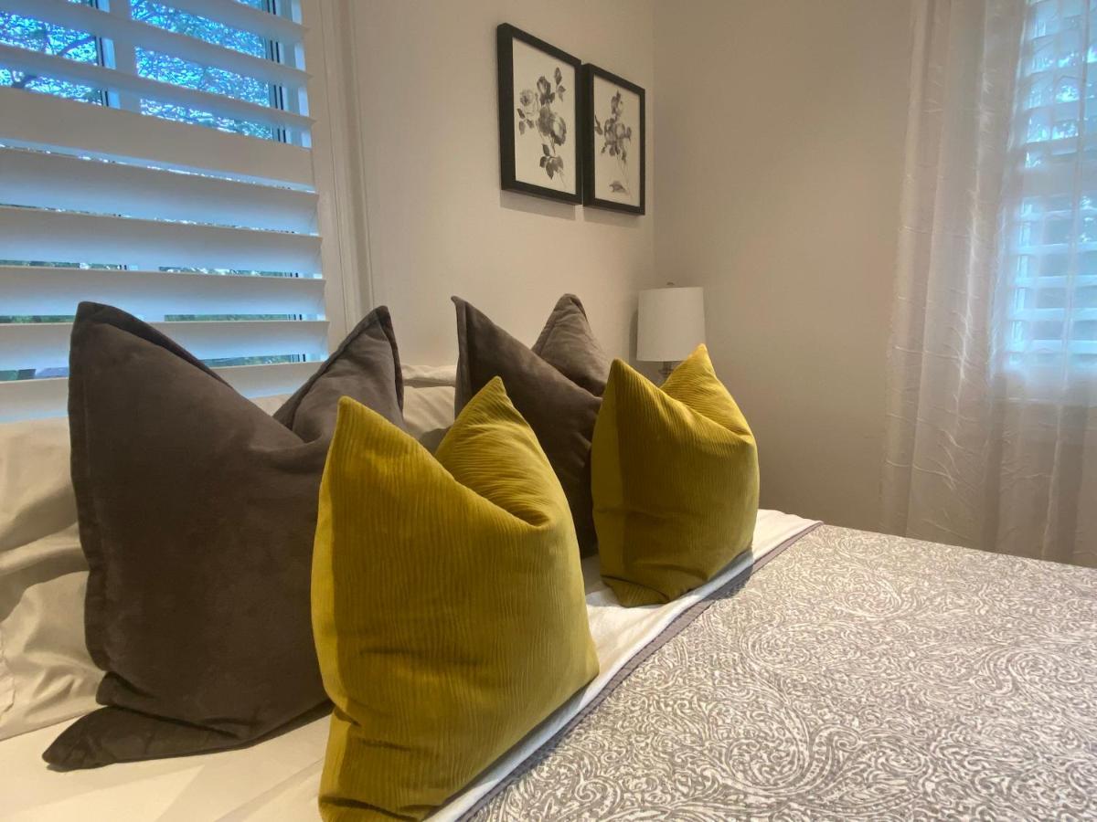 Clearbrooke Gem- Bright Private Bedroom Close To Yyz Торонто Екстер'єр фото
