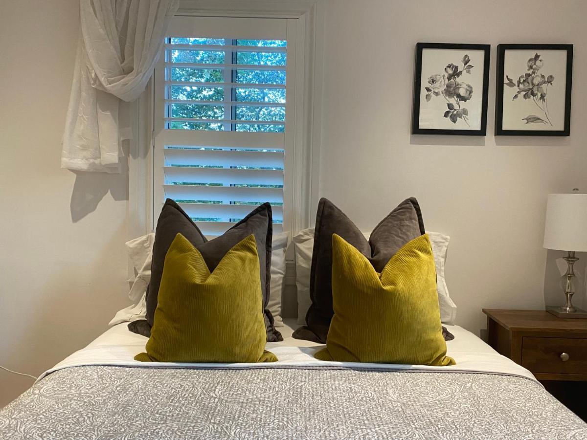 Clearbrooke Gem- Bright Private Bedroom Close To Yyz Торонто Екстер'єр фото
