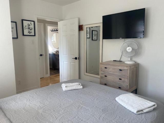 Clearbrooke Gem- Bright Private Bedroom Close To Yyz Торонто Екстер'єр фото